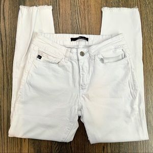 KanCan Estilo white skinny raw hem jeans size 27